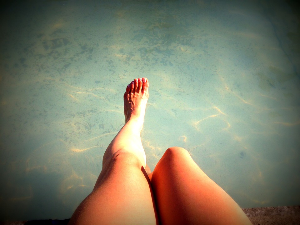 nohy, voda